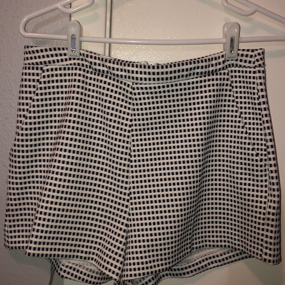 Andrée black and white plaid shorts with pockets